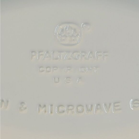 Pfaltzgraff Ivory Oval Casserole Dish 9" - Picture 4 of 4